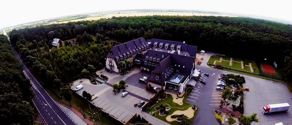 Hotel Na Polboru Шерадз Екстериор снимка