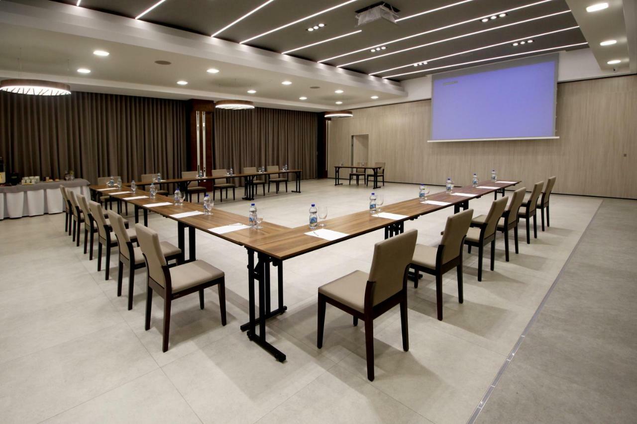 Hotel Na Polboru Шерадз Екстериор снимка