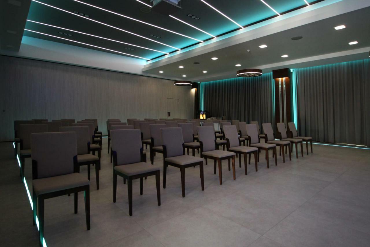 Hotel Na Polboru Шерадз Екстериор снимка