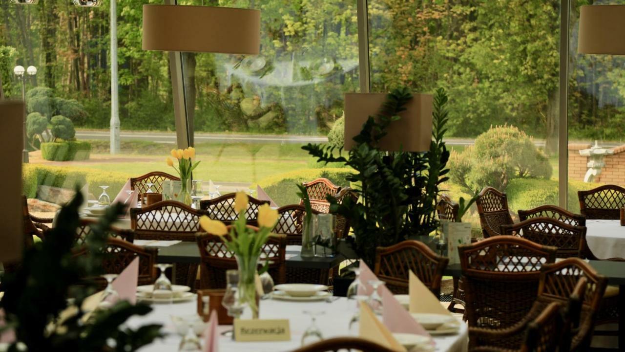 Hotel Na Polboru Шерадз Екстериор снимка