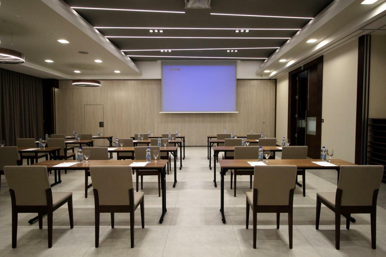 Hotel Na Polboru Шерадз Екстериор снимка